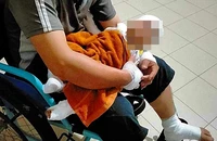 Đã bắt được kẻ ném bom xăng vào nhà dân khiến bé trai 4 tháng tuổi bị bỏng nặng