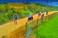 Camera ghi hình nhóm thanh niên nổ súng vào nhà dân ở Bình Thuận