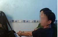 Bắt nóng người đàn ông dùng dao đòi nợ theo kiểu 'xã hội đen'