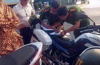 Xử phạt hoa hậu nói 'chồng đang họp Tỉnh ủy' lỗi đỗ ô tô trái quy định