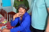 Bắt kẻ thay tên đổi họ, xăm mình để trốn truy nã gần 10 năm