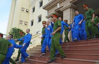 Ghen tuông hẹn nhau hỗn chiến bằng súng, 2 người thương vong