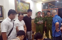 Bắt quả tang kẻ giả đại tá cảnh sát đang nhận tiền chạy án cho vợ chồng Tú 'ác' ở Bình Thuận
