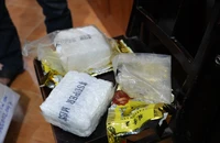 Bắt giữ người đàn ông mang gần 500 triệu đồng đến điểm hẹn nhận 2 kg ma túy