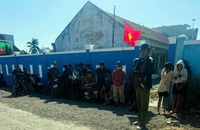 7 giờ căng thẳng giải cứu bé trai 11 tuổi bị cha nhốt trong phòng ngủ