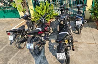 Nhóm thanh thiếu niên chạy xe máy nẹt pô, lạng lách trên QL1A
