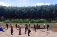 Đang nhậu thì xuống sông bắt ốc bị nước cuốn trôi
