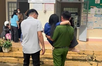 Lâm Đồng: Quân đội, Công an cứu hộ đoàn sinh viên tình nguyện bị lật xe 