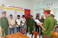 Khởi tố nhóm thanh niên tấn công nữ tiếp viên và chủ quán karaoke