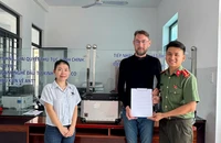 Thùng hành lý đánh rơi và lá thư tri ân đầy cảm xúc của vị du khách Hà Lan