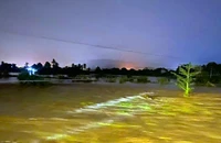 Nỗ lực tìm kiếm bé gái 13 tuổi bị lũ cuốn trôi do vỡ hồ chứa
