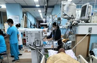 Một nạn nhân trong vụ lũ cuốn dưới chân núi Tân Lai đang hôn mê, nguy kịch