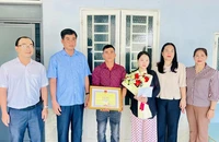 Tiếp tục biểu dương thanh niên cứu người rồi lặng lẽ bỏ đi từ chối chụp hình