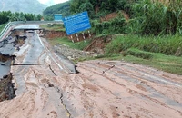 Cục Đường bộ thông báo còn 13 điểm trên các quốc lộ còn ách tắc, ngập nước