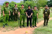 Dựng hiện trường vụ con rể dùng 2 khẩu súng bắn vào nhà cha vợ cướp tài sản