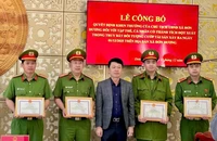Khen thưởng 4 công an xã phá nhanh vụ cướp tài sản tại Thế giới Di động