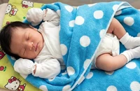 Tìm người thân bé gái khoảng 10 ngày tuổi bị bỏ rơi