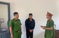 Nhân viên giả tin nhắn của giám đốc công ty bất động sản lừa tiền khách hàng