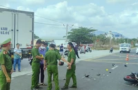 Va chạm xe tải đông lạnh trên Quốc lộ 1, hai người thương vong