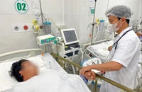 Gần 24 giờ giành giật sự sống cho hai anh em ruột hôn mê dưới hầm cá