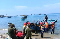 Tàu chở dầu nổ lớn rồi bốc cháy khiến 2 người bỏng nặng, 1 người mất tích
