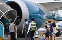 VNeID của cha mẹ có thông tin của con, đi máy bay, trẻ có cần giấy khai sinh?