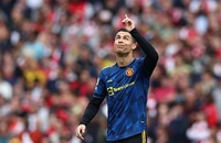 Ronaldo gửi biểu tượng xúc động, MU nói lời cám ơn Arsenal 