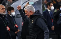 Mourinho nói rõ lí do ông bật khóc nức nở
