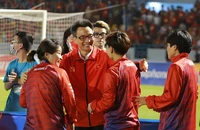 Phó Thủ tướng Vũ Đức Đam: ‘Hãy gọi tuyển nữ VN là nữ chiến binh sao vàng’