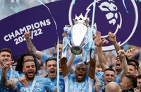 Man City vô địch Premier League ngoạn mục, MU thoát hiểm 