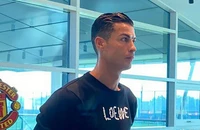 Tại sao MU lại bám lấy Ronaldo?