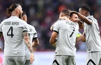Pha xử lý thiên tài của Messi giúp Mbappe làm nên lịch sử 