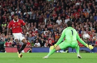 Ronaldo dự bị, MU hạ gục Liverpool