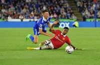 MU áp sát Top 4 Premier League