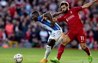 HLV Chelsea khởi đầu may mắn, Liverpool suýt thua tại Anfield