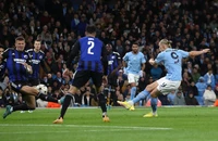 Haaland lập cú đúp giúp Man City 'hủy diệt' đối thủ, Chelsea có 3 điểm