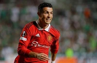 MU thắng nhọc nhằn, Arsenal giữ vững ngôi đầu 