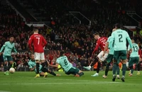 MU hạ Omonia phút bù giờ