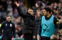 Pep Guardiola phát điên vì trọng tài