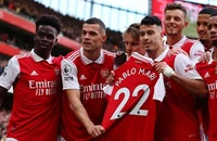 'Hủy diệt' Nottingham, Arsenal lấy lại ngôi đầu Premier League