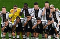 Cả đội tuyển Đức làm hành động lạ ở World Cup, FIFA im lặng