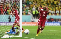 Chủ nhà Qatar lại thua ở World Cup