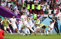 Xem chiến thắng lịch sử của Iran trước Xứ Wales ở phút bù giờ