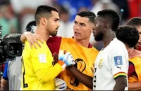 Ronaldo phản ứng trước sai lầm của thủ môn Bồ Đào Nha