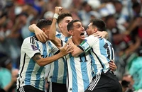 Messi và đồng đội gây náo loạn phòng thay đồ Argentina