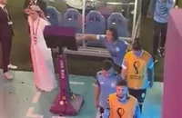 Cavani đập màn hình, Suarez nổi trận lôi đình