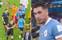 Thúc cùi chỏ vào quan chức FIFA, sao Uruguay đối mặt án phạt lịch sử 