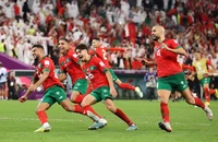 Người hùng Bono giúp Morocco tạo địa chấn tiễn Tây Ban Nha về nhà