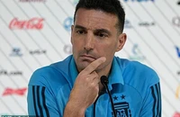Argentina lộ tin mật, HLV Scaloni dụ phóng viên khai ra người đưa tin