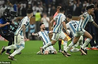 Messi hiện thực hóa giấc mơ vô địch World Cup cùng Argentina